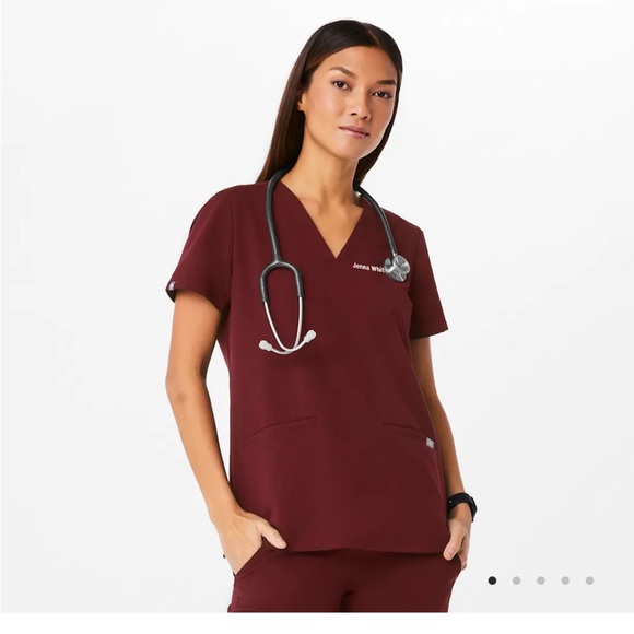 Figs Tops - Figs Casma Burgundy scrub top Women's V-Neck Scrub Top two pockets EUC looks new
